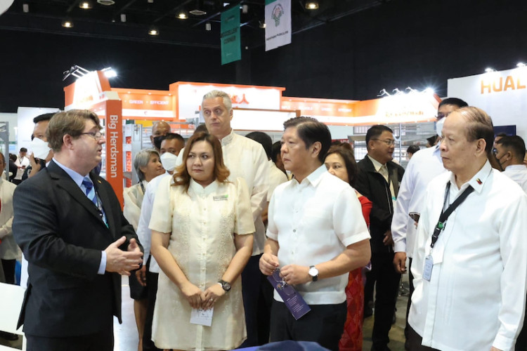Aviagen Team with President of the Republic of Philippines
