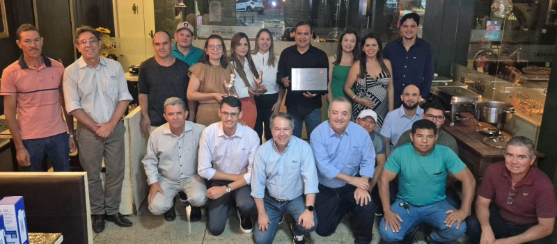 Granja No Quintal group with Ross 308 AP Breeder Award