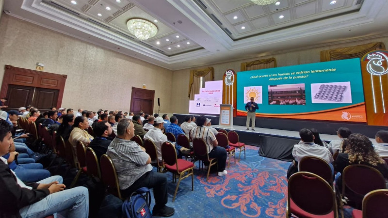Aviagen Shares Egg Management Insight at El Salvador’s 21st National Poultry Congress