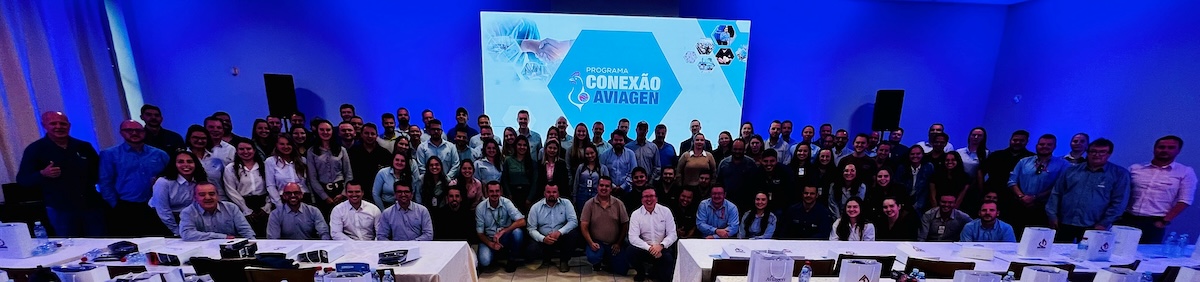 Group of poultry professionals attending Aviagen Connect meeting