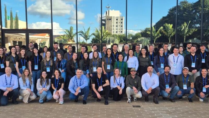 Grupo Pluma e Aviagen compartilham conhecimento para fortalecer o desempenho zootécnico no Sul do Brasil