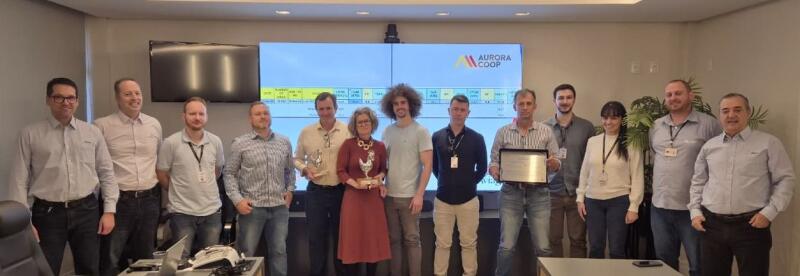 Aurora Coop with Ross 308 AP Breeder Performance Award