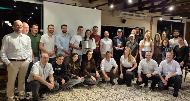Granja Faria Group with Ross 308 AP Breeder Performance Award
