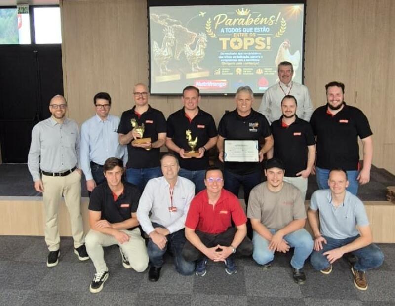 Nutrifrango Group with Ross 308 AP Breeder Performance Award