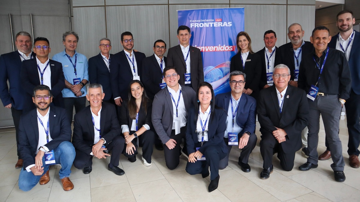 Knowledge without borders event organizers and speakers in Colombia