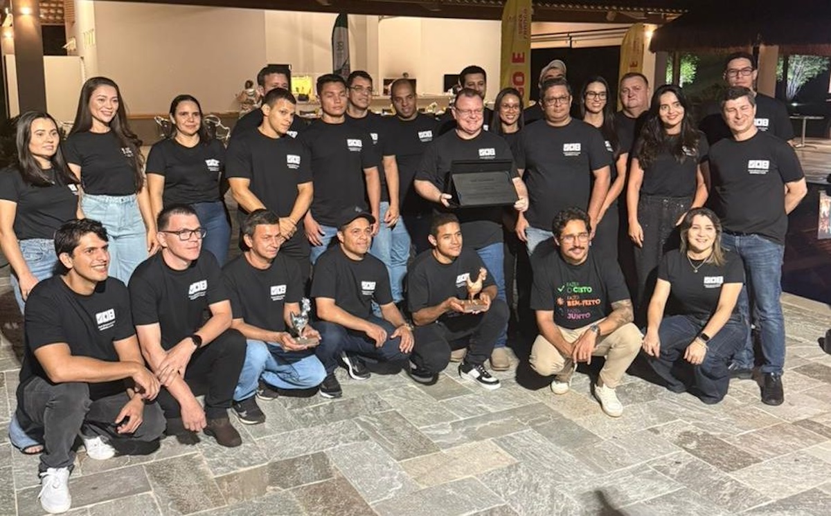 São Salvador Alimentos Group accepting award